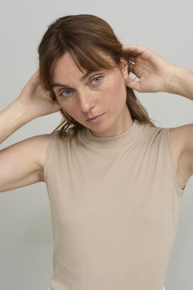 16_SEMITURTLE-NECK_Beige_2.jpg