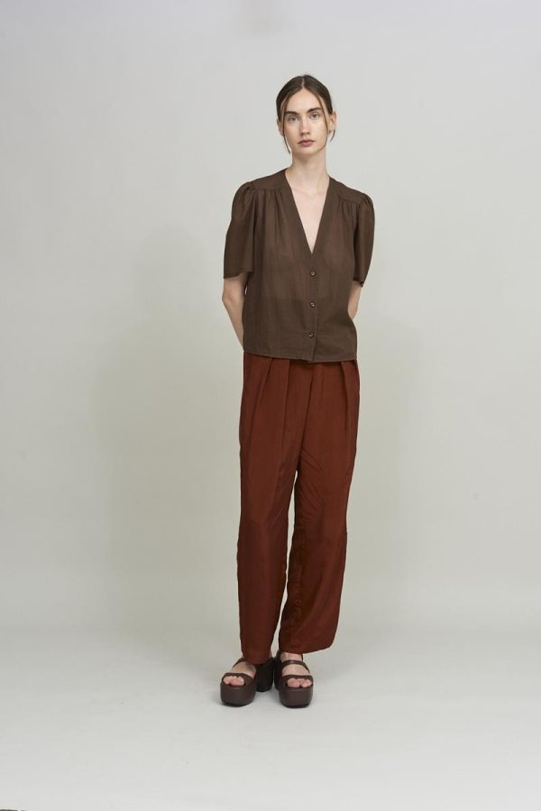 20_GATHERED-V-NECK-Shirt_Brown_3.jpg