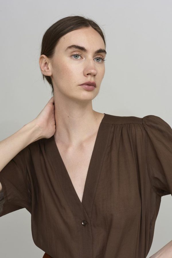 20_GATHERED-V-NECK-Shirt_Brown_5.jpg