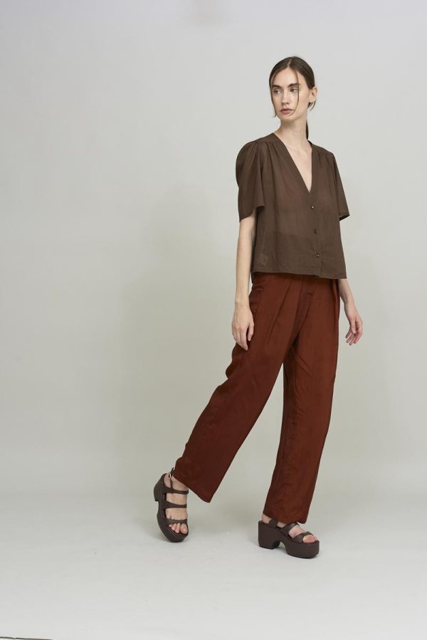 20_GATHERED-V-NECK-Shirt_Brown_6.jpg