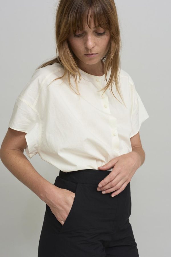 9_OVERSIZED-COLLARLESS-Shirt_White_3.jpg