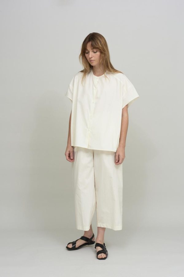 9_OVERSIZED-COLLARLESS-Shirt_White_6.jpg